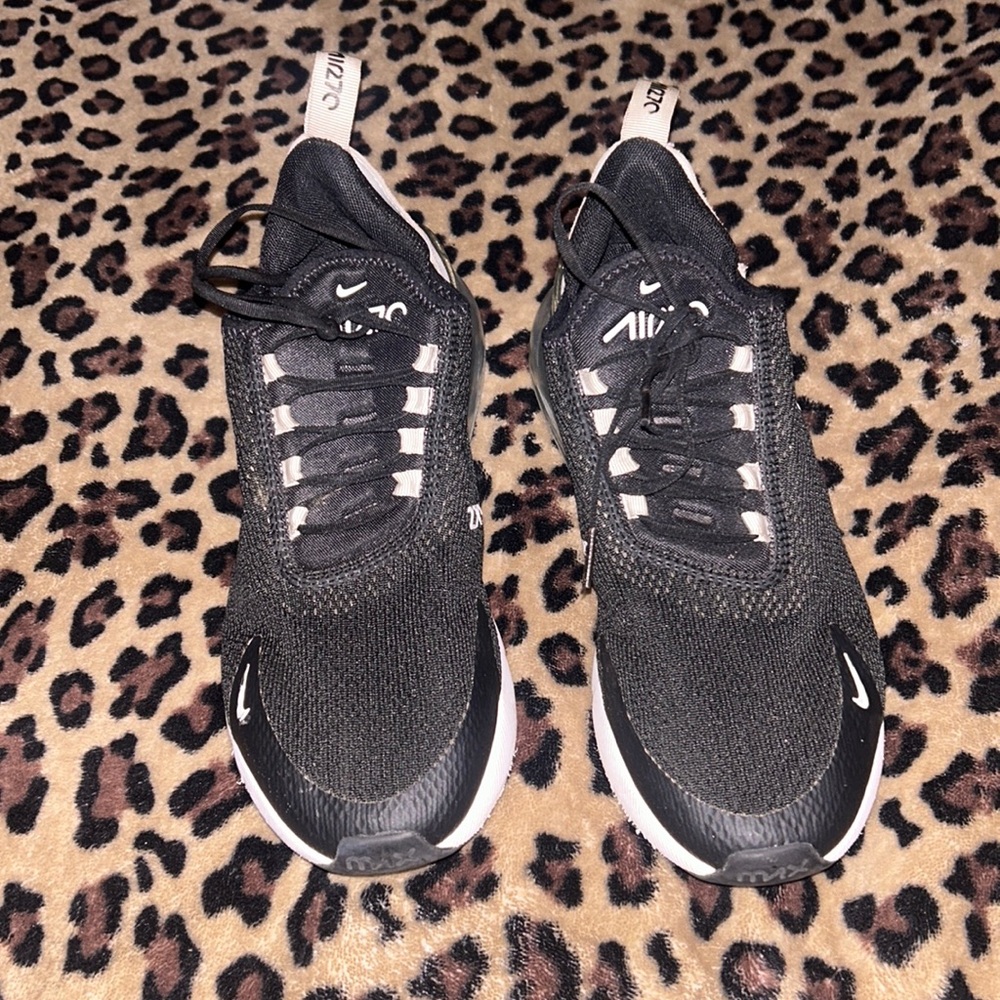 Black & White Nike Air27c